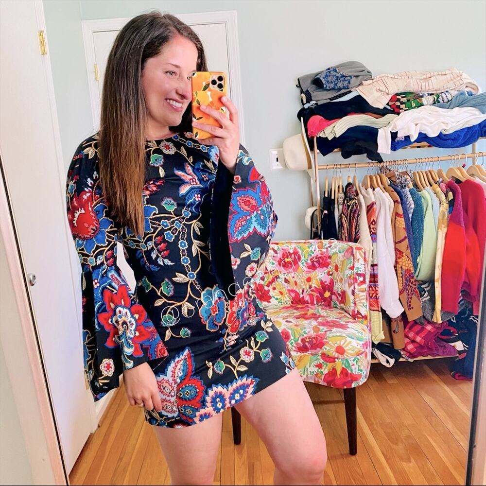 Alice + Olivia Black Paisley Long Flare Sleeve Mini Dress 2 - Picture 1 of 16
